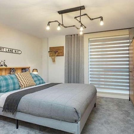 Newly Built Luxury 2 Bed Apartment!!! 런던 외부 사진