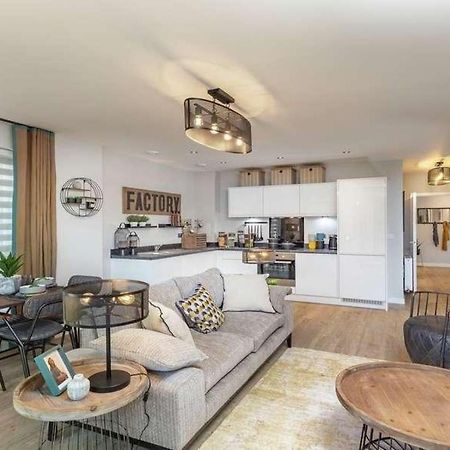 Newly Built Luxury 2 Bed Apartment!!! 런던 외부 사진